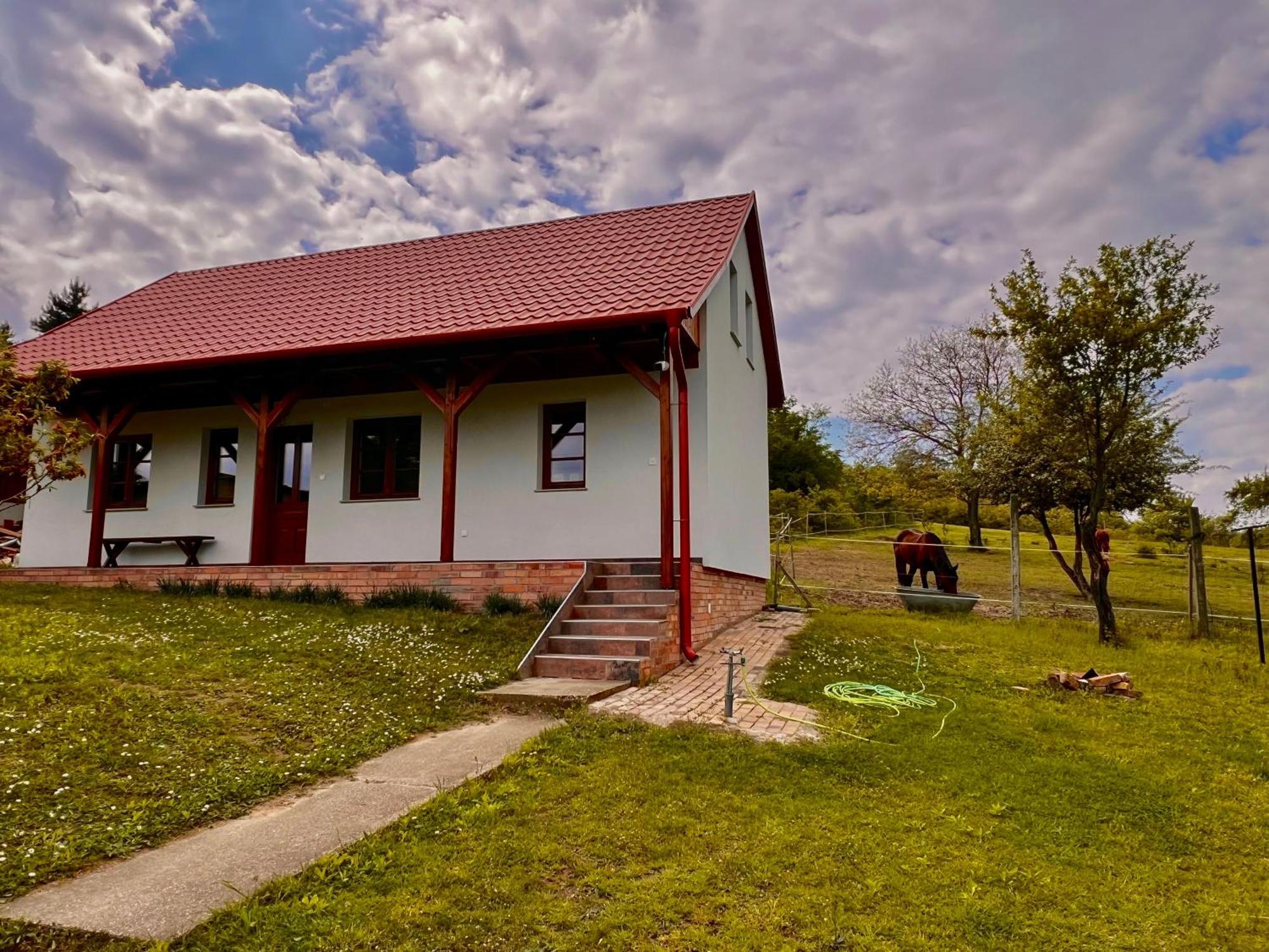 Pilisi Lovas Major, Dorog Bed and Breakfast Buitenkant foto