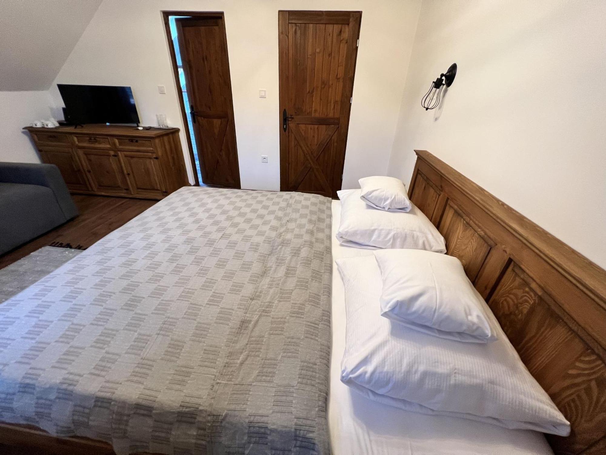 Pilisi Lovas Major, Dorog Bed and Breakfast Buitenkant foto