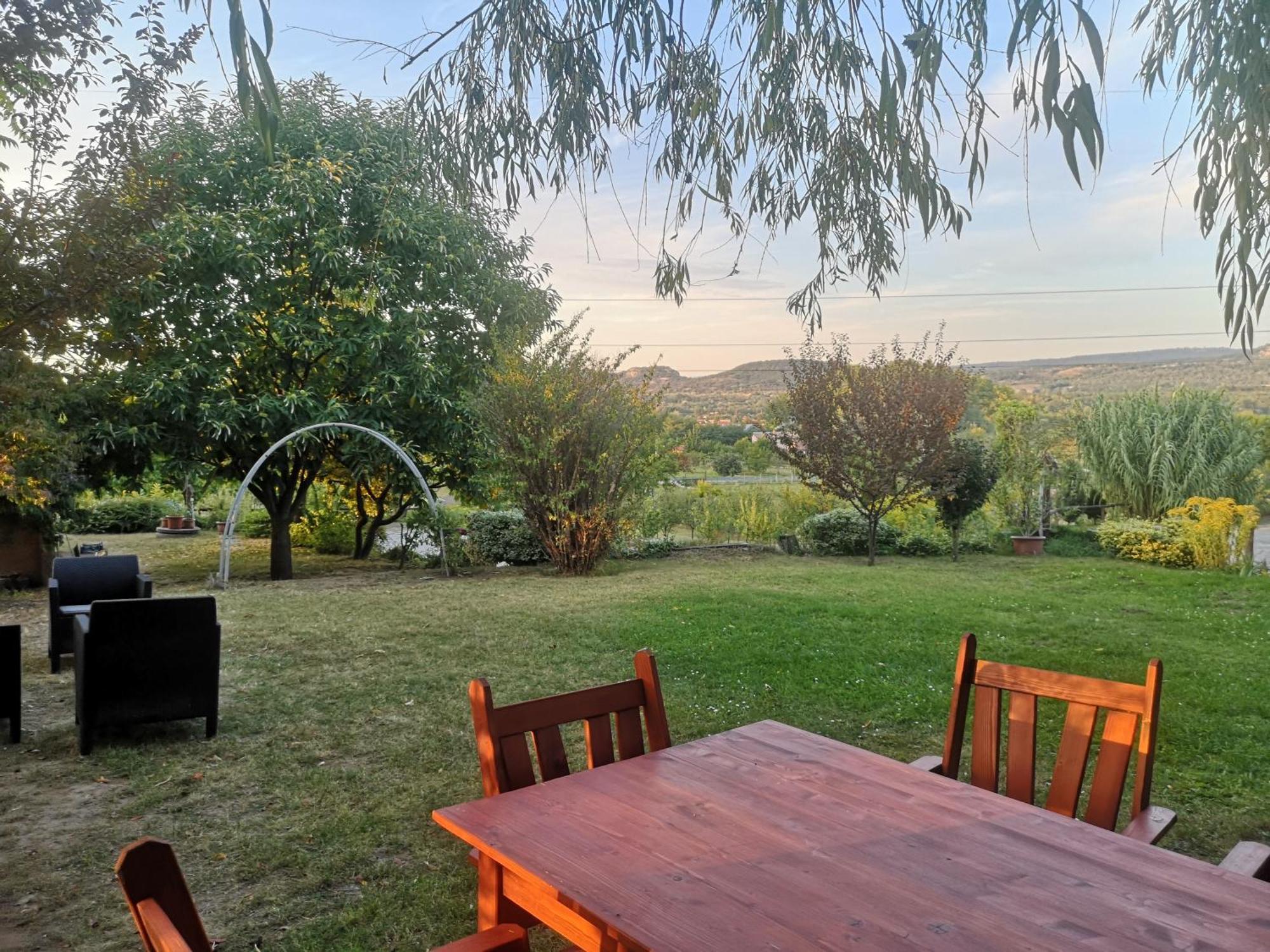 Pilisi Lovas Major, Dorog Bed and Breakfast Buitenkant foto