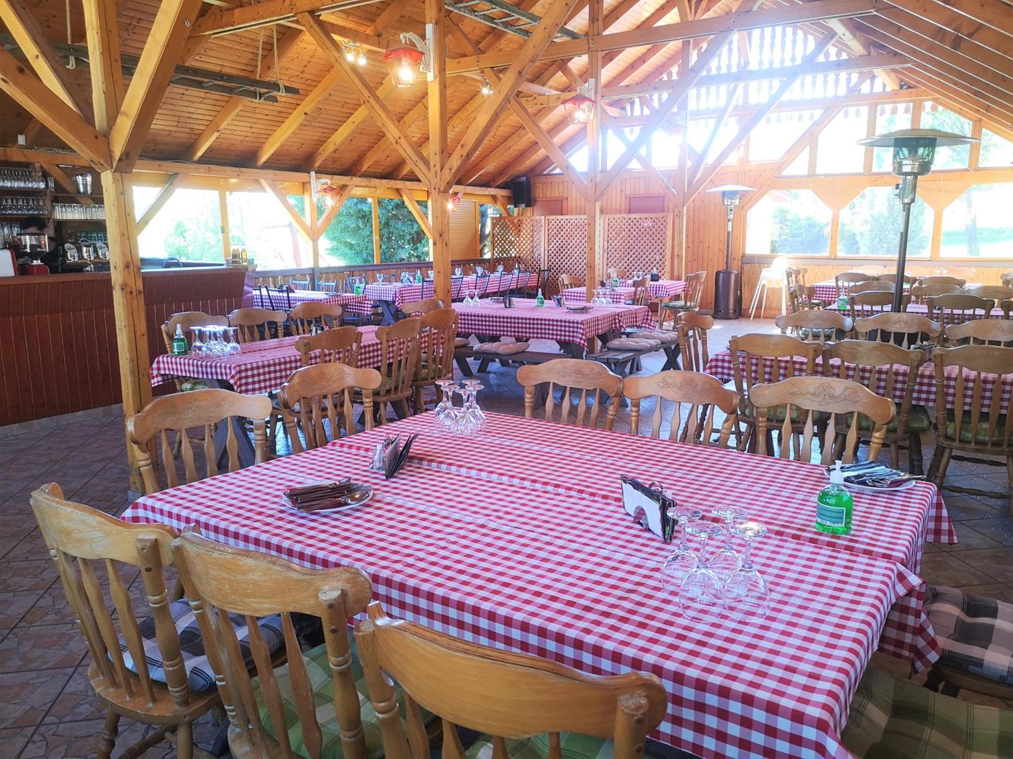 Pilisi Lovas Major, Dorog Bed and Breakfast Buitenkant foto