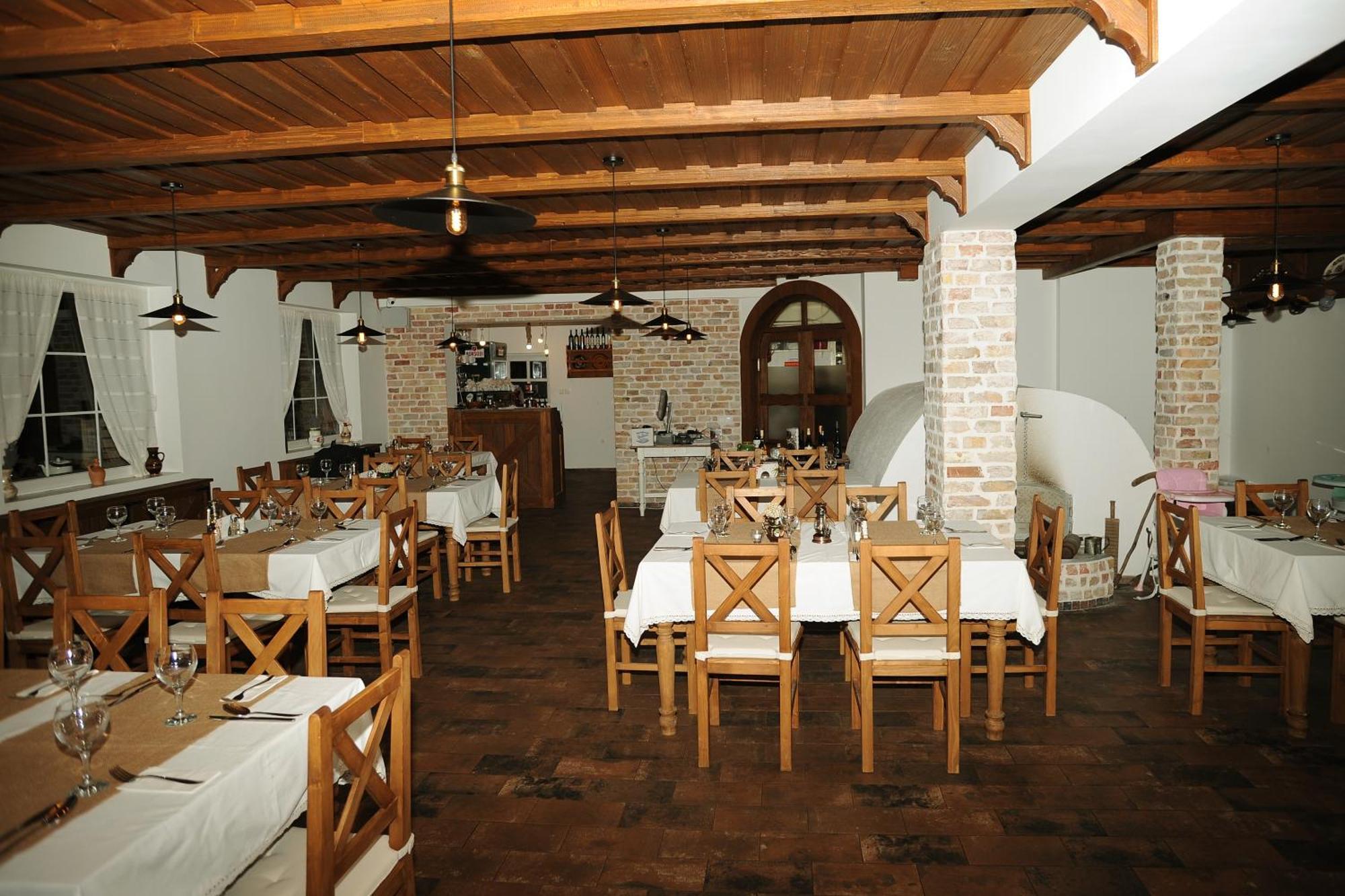 Pilisi Lovas Major, Dorog Bed and Breakfast Buitenkant foto