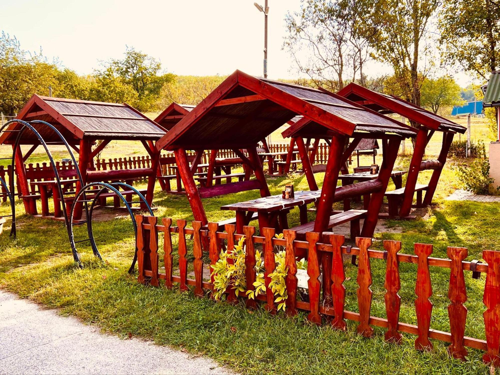 Pilisi Lovas Major, Dorog Bed and Breakfast Buitenkant foto